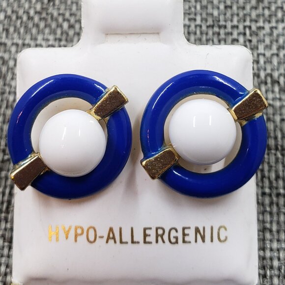 NWOT Vintage Round Navy Blue and White Pierced Earrings - Picture 3 of 3